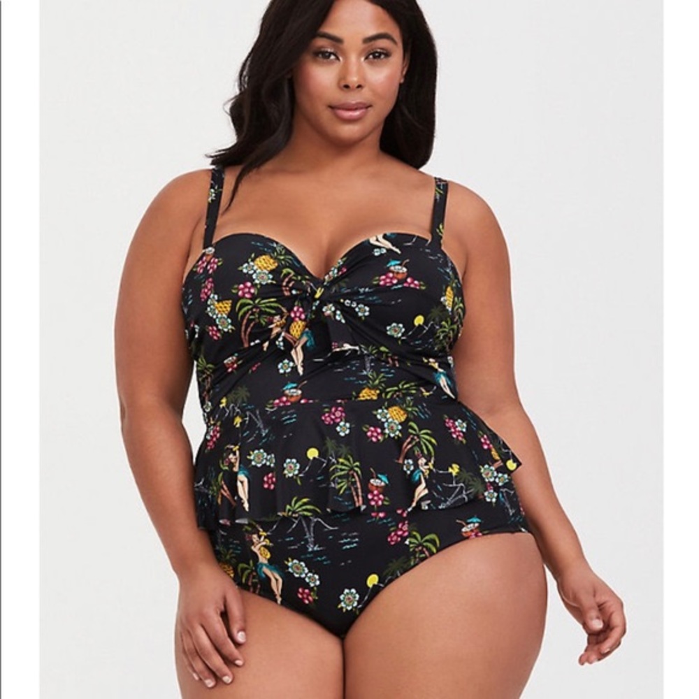 NWT Torrid Hula Girl Tie Front Underwire Tankini